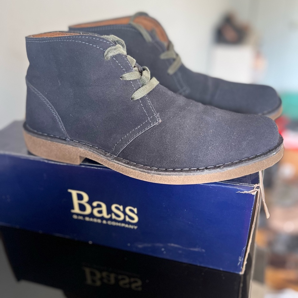 Men's size 11 navy and tan men's boot